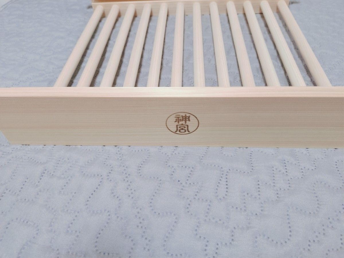 Amazon.co.jp: 伊勢神宮 やしろ中 神棚 幅36cm 高さ30.5cm 奥行6cm